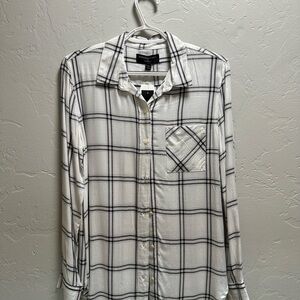 Banana Republic White and Black Checkered woman’s Shirt-new with tags
